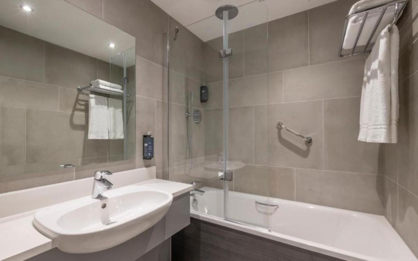 Clayton Hotel & Leisure Club Слайгоу Екстериор снимка
